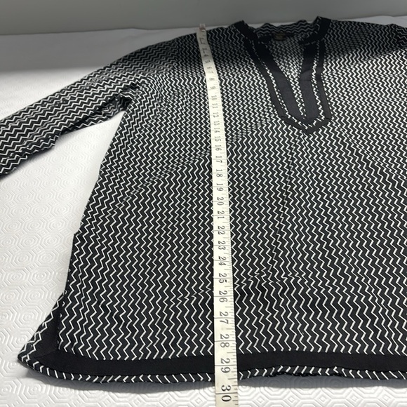 Dalia V-Neck Tunic Geometric Zig Zag Black and White Pattern XL - Picture 7 of 9